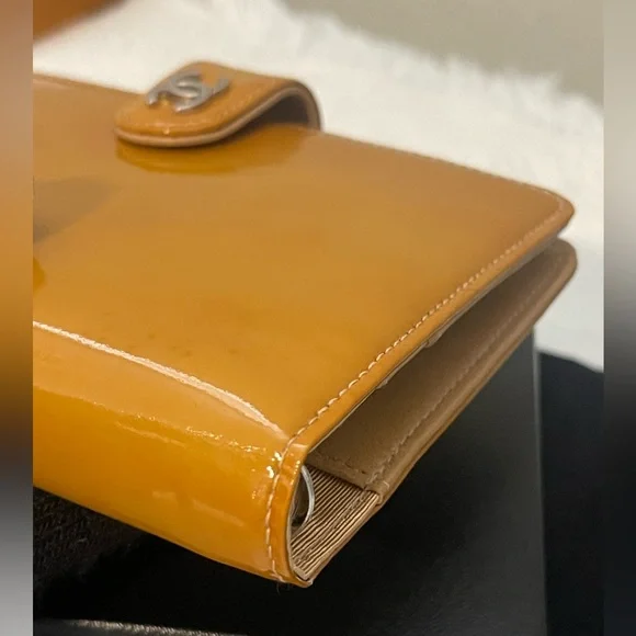 Chanel Agenda case/cover Patent Vernis leatherComplete Inclusion
